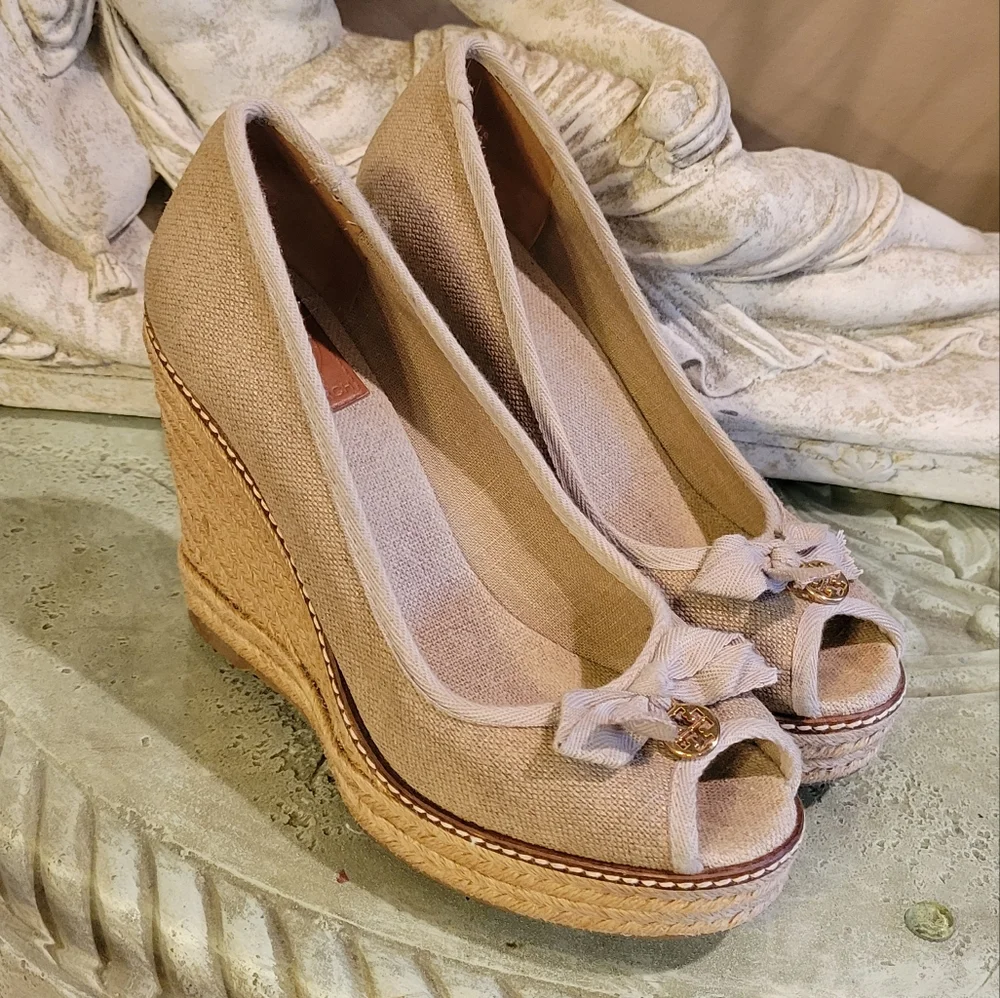 Tory Burch Gold Metalic Canvas Jakie Peep Toe Espidrilles in 8.5. #120